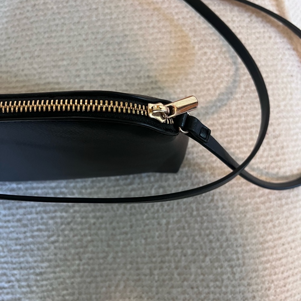 Black simple crossbody purse